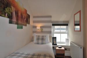 Cosy Single Room with Private External Bathroom - No Pets room in Ye Olde Fighting Cocks