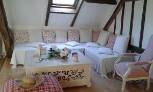 B&B / Chambres d'hotes Le Moulin des Roses : Chambre Double avec Salle de Bains Privative