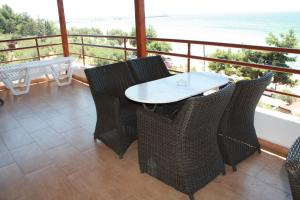 Family Room with Sea View room in Bambola