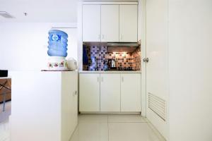 1BR The Wave Kuningan Apartment near Kota Kasablanka By Travelio