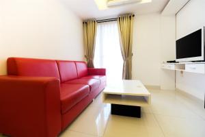 1BR The Wave Kuningan Apartment near Kota Kasablanka By Travelio