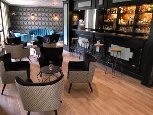 Hotels Hotel Le Cardinal Rueil Centre : photos des chambres