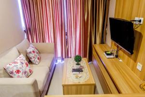 Warm Interior 3BR Apartment H Residence near MT Haryono and Cawang By Travelio