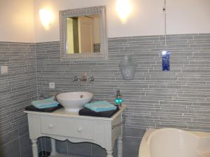 Maisons d'hotes Maison d'hote la Tourette : Chambre Double