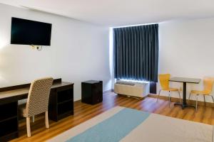 King Room - Non-Smoking room in Motel 6-Richmond IN