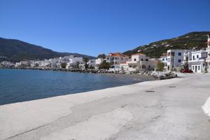 CLIO'S BEACH HOUSE - DELUXE BEACH FRONT PROPERTY Andros Greece