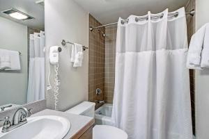 Vs438 And 440H Village Square Condo