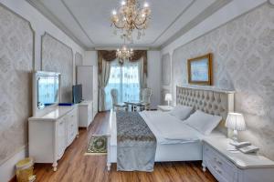 Royal Hotel