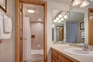 VS643 and 645H Square Condo