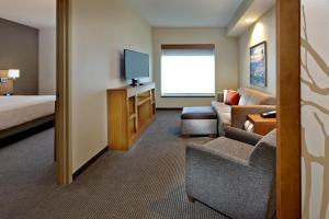 King Suite with Sofa Bed room in Hyatt Place Warwick/Providence Airport