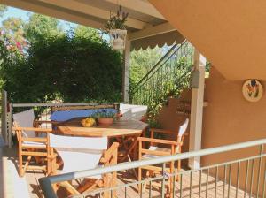 Kefalonia apartments - 2 bedroom apartment in orchard, cute veranda, ground floor Kefalloniá Greece