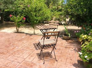 Kefalonia apartments - 2 bedroom apartment in orchard, cute veranda, ground floor Kefalloniá Greece