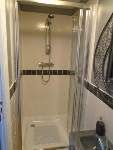 B&B / Chambres d'hotes Maison Jonela : Chambre Double Deluxe avec Douche