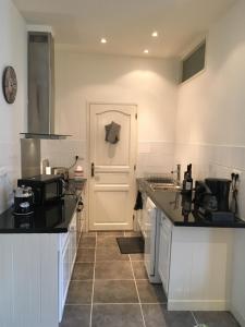 Luchon Holidays, parking, wifi, balcon, cave, T3 8 personnes