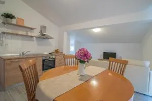 Middle Istra - بازين