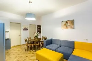 Luxury 3 BR apartment by Freedom square City Center - Tiflis