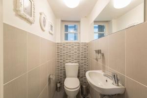 Authentic Retro Flat in City Center #FeelsLikeHome