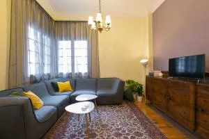 Authentic Retro Flat in City Center #FeelsLikeHome - 塞萨洛尼基