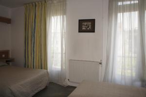 Hotels Hotel Edgar Quinet : Chambre Lits Jumeaux