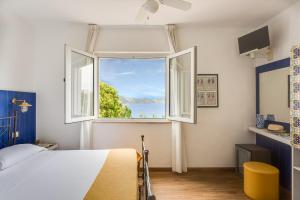 Double Room with Sea View room in Hotel Torre Dei Borboni