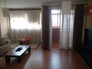 Piso céntrico, amplio, luminoso y familiar, con garaje según disponibilidad