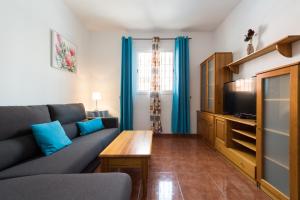 Private Solarium - 2BR House Near the Airport