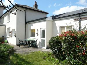 Comfortable Holiday Home in Cardiff with Garden