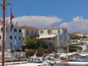 Old Harbor Apartments Spetses Greece