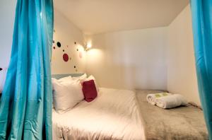 Modern flat with fantastic views by the Royal Mile