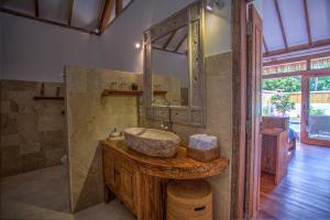 Biệt Thự Có Hồ Bơi Riêng (Villa with Private Pool)