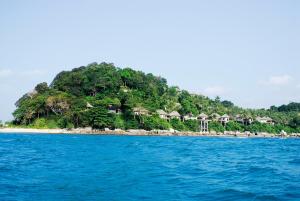 Jalan Teluk Berembang, Laguna Bintan Resort, Lagoi, Sebong Lagoi, Tlk. Sebong, Kabupaten Bintan, Kepulauan Riau 29155, Indonesia.