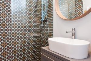 Rooms and Apartments Glossy