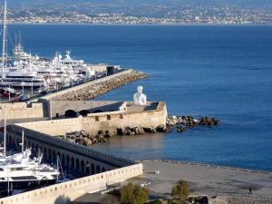 Appartements appartement Terrasse magnifique vue mer et yachts : photos des chambres