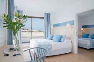 Family Room (4 Adults) room in Hotel Salou Beach by Pierre & Vacances