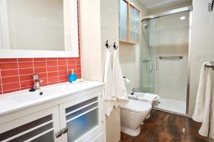 Rodrigo de Triana Courtyard by Valcambre