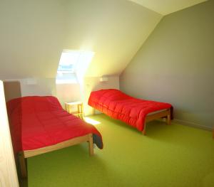 Appart'hotels Gite du Haut Cantal - Appartements meubles avec kitchenette et chambres sans kitchenette : Chambre Familiale