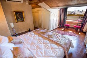 Opera Luxury Apartment