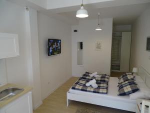 Job studio apartments