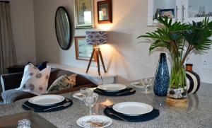 Three Palms One Bedroom Apartment - SOLAR