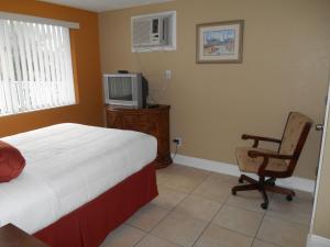 One Double Bed Suite room in Bayside Inn and Marina