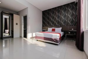 RedDoorz near Goa Sunyaragi