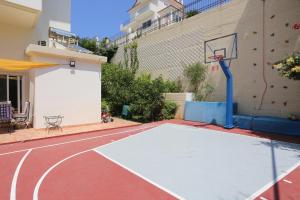Thimari Sports & Spa with private pool and jacuzzi