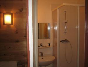 Hotels O CHALET 1700 chalet FFS : photos des chambres