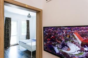 Top center big family apartment with garden view