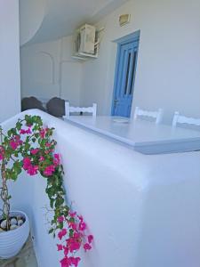 Yiannis Studios Paros Greece