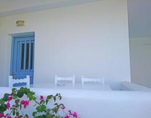 Yiannis Studios Paros Greece