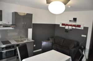 Hotels The Originals City, Hotel des Arts, Montauban (Inter-Hotel) : Appartement 2 Chambres (6 Adultes)