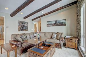 A308 Lake Cliffe Condo