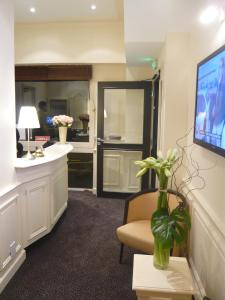 Hotels Ambassadeurs Logis Hotel : photos des chambres