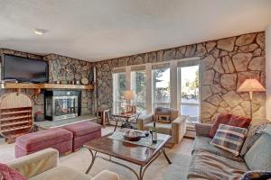 Two-Bedroom Apartment room in E108 Lake Cliffe Condo